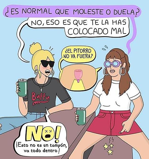 Moderna de pueblo explica los beneficios de la copa menstrual.
