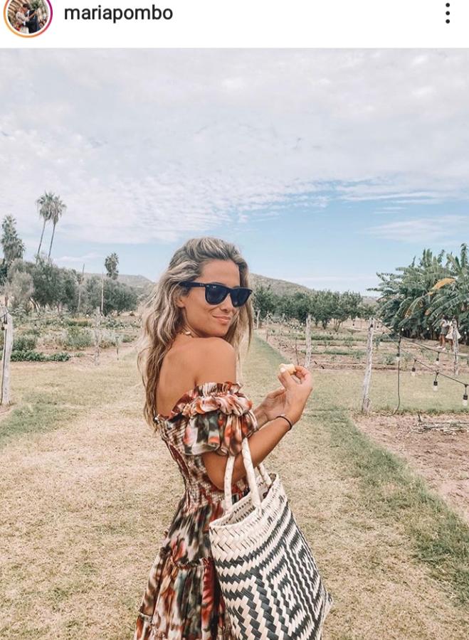 María Pombo nos reveló en su día el truco para conseguir  un cabello ondulado y perfecto  sin necesidad de plancha o secador. Desde entonces, han sido varias las veces en las que hemos visto a la influencer presumir de melena al natural.