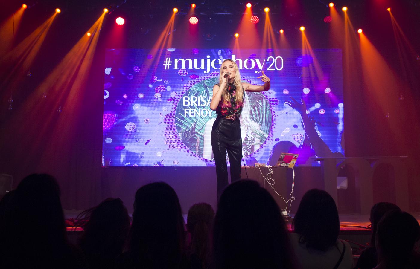 Brisa Fenoy dio por finalizada la fiesta con sus temas, una mezcla de pop y música electrónica (ella manejaba su propia mesa de mezclas) que hizo bailar a toda La Riviera.