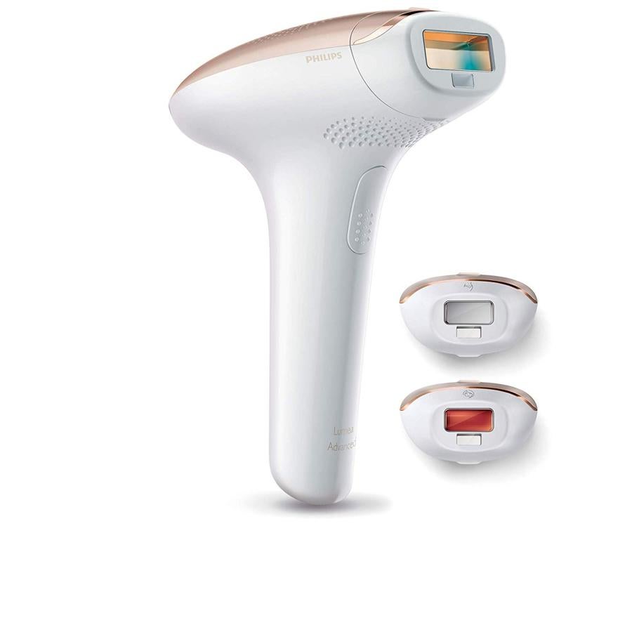 La depiladora de luz pulsada de Philips Lumea Advanced es otro de los grandes chollos del Black Friday de Amazon. Con un precio habitual de 369,99 euros, durante las jornadas de precios rebajados  cuesta 199,99 . Tiene tres cabezales diferentes, para cuerpo, cara y la zona bikini y tiene sensor de piel integrado para medir la complexión de la piel.