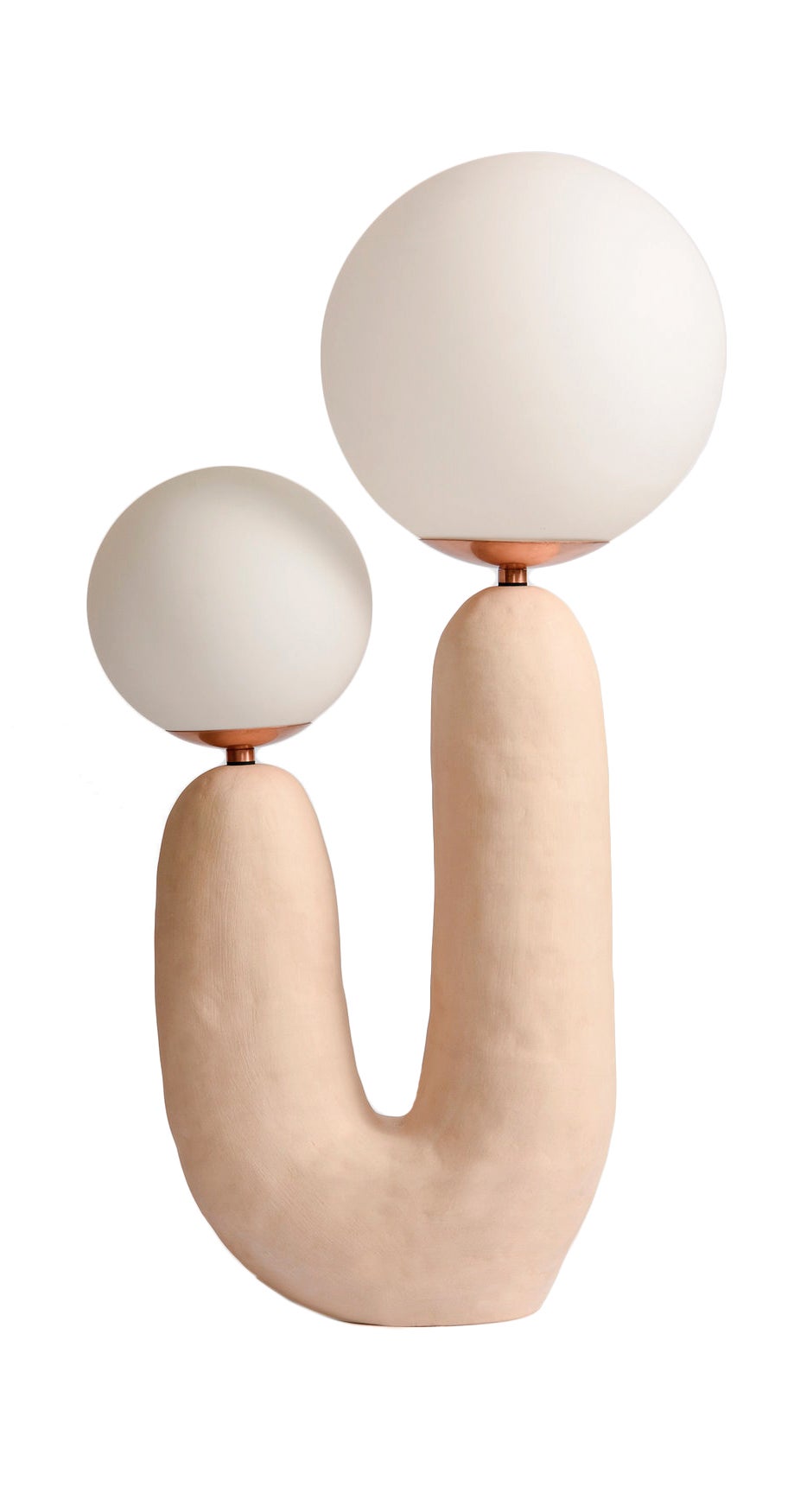 Nacida en Sao Paulo, Eny Lee Parker ha demostrado que el hecho a mano no es impedimento para estar en la vanguardia del diseño.