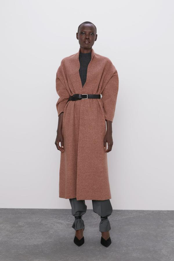 Cárdigan larga de Zara, 39,95. Hay que restarle un 20%.