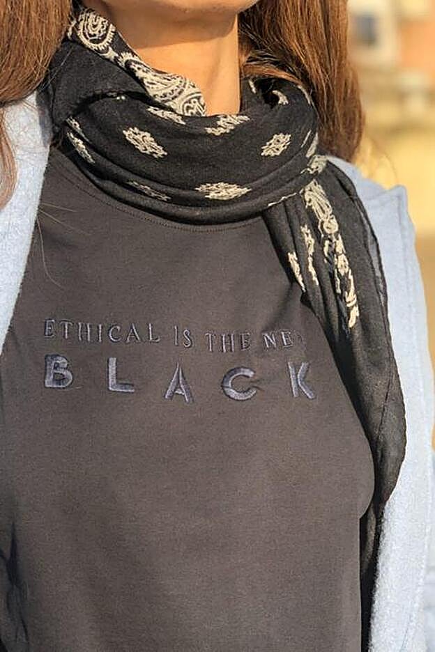 Detalle de la camiseta de Sara Carbonero