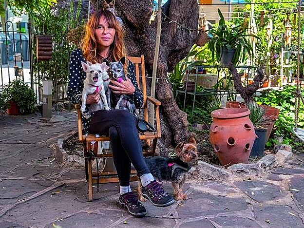 Antonia San Juan cuenta con la ayuda de su ex para cuidar de sus perras.