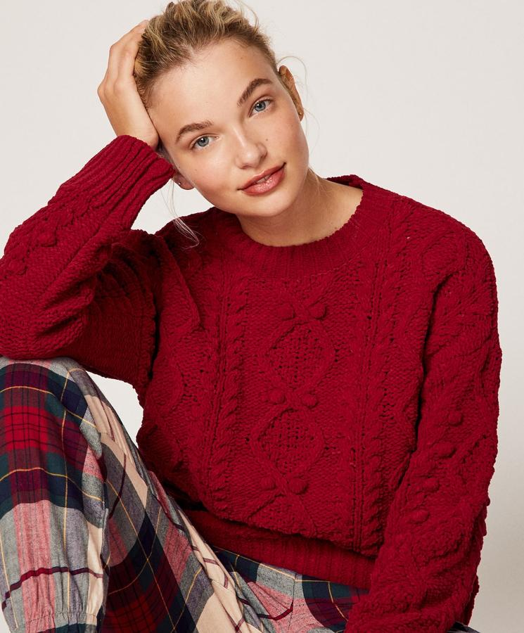 El más cómodo, que lo puedes usar en casa o para salir a la calle. Es en un rojo oscuro muy navideño y cuesta 29,99 euros.