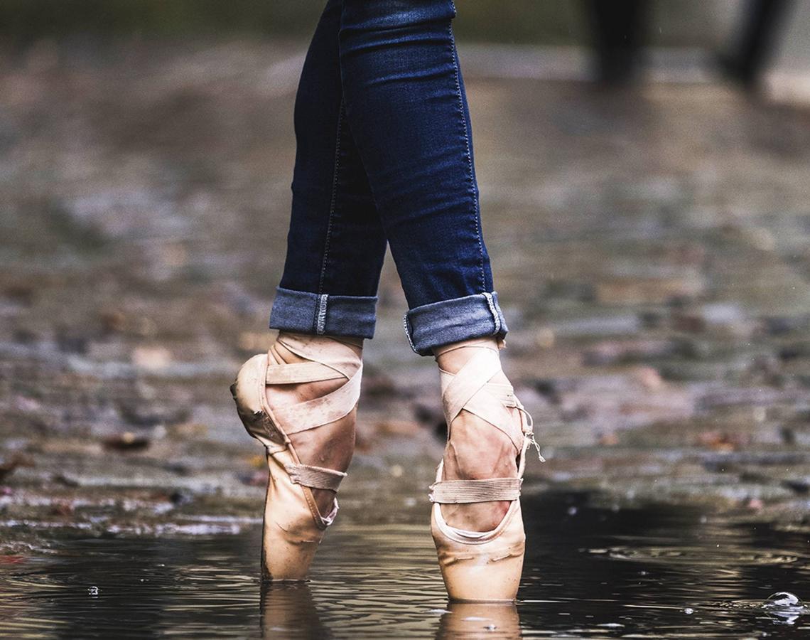 Durante el mes de diciembre Madrid se convierte en el centro europeo de la danza gracias a este veterano festival que presenta al público la actualidad de la danza internacional, nacional y local a través de una programación que rompe con lo convencional y que está repartida en varios espacios escénicos como Los Teatros del Canal, la Sala Cuarta Pared, el Coliseo Carlos III de San Lorenzo de El Escorial y el Centro Cultural Paco Rabal. Esta es la programación del Puente de Diciembre: "Autobiography" (6 y 7 diciembre en los Teatros del Canal); "Trecandís, pasiones de Gaudí" (7 diciembre en el Real Coliseo de Carlos III de San Lorenzo del Escorial) y "CARMEN.maquia" (el 8 de diciembre en los Teatros del Canal).