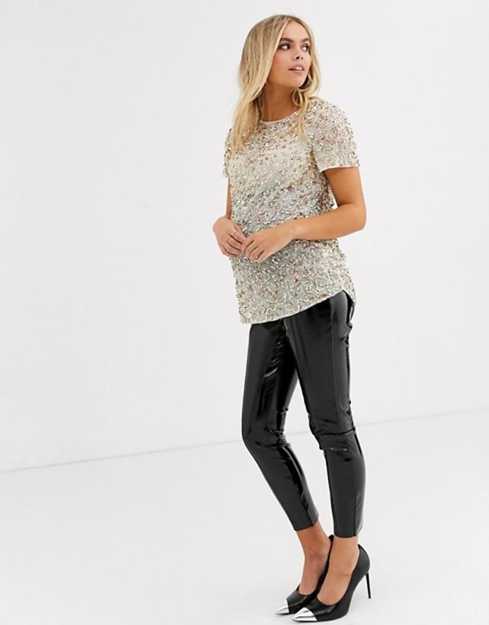 Para sus looks premamá más rockeros, incluso para subirse al escenario, nos imaginamos a Malú con estos pantalones de vinilo de Asos Maternity (38.99 euros).