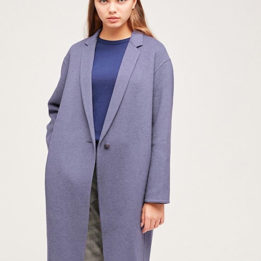 Abrigo de lana en color malva, disponible en más colores, de Uniqlo, (69,90 euros).