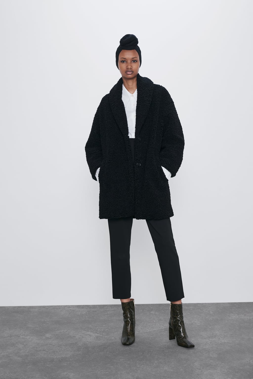 Abrigo de borreguito negro. (69,95 euros).