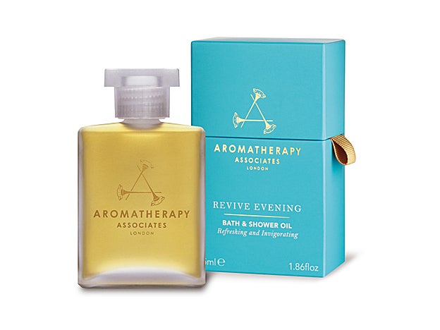 Revive Evening Bath & Shower Oil Aromatherapy Associates (62 €).