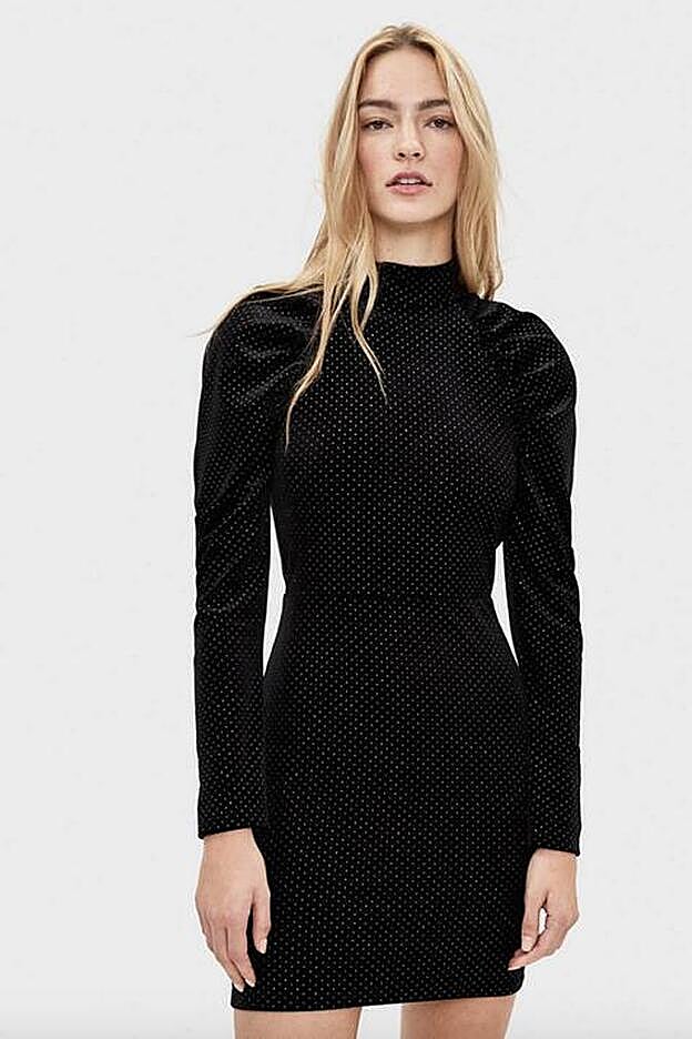 Discreto pero festivo, un vestido muy eficaz.