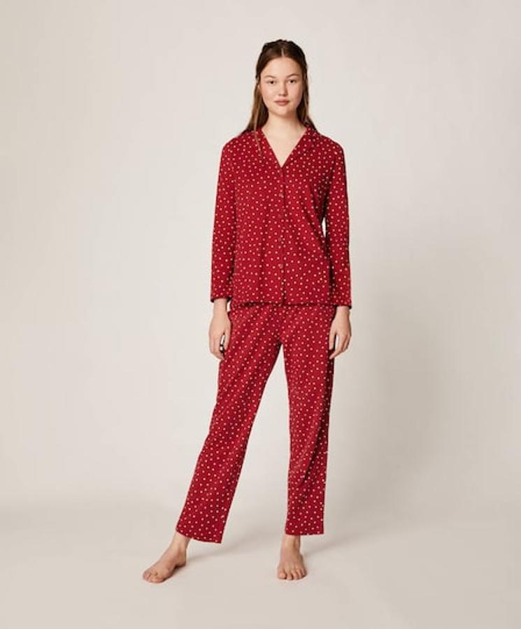 Camisa corazones algodón por 22,99 euros, y pantalón por 17,99 euros.