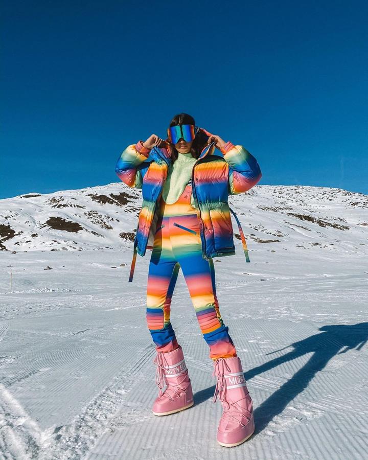 Marta Lozano con un look multicolor de Perfect Moment.