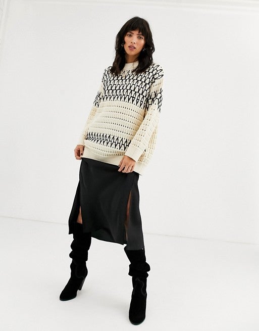 Jersey extragrande con detalle de costuras y estampado de rombos de Asos Design. (51,49 euros).