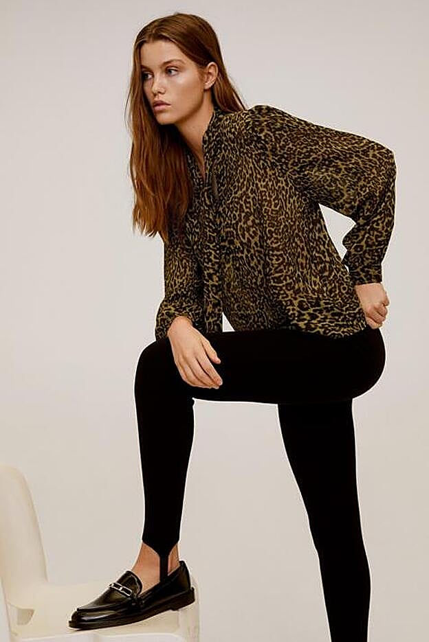 Se llevan con mocasines, para dejar al aire el estribo.