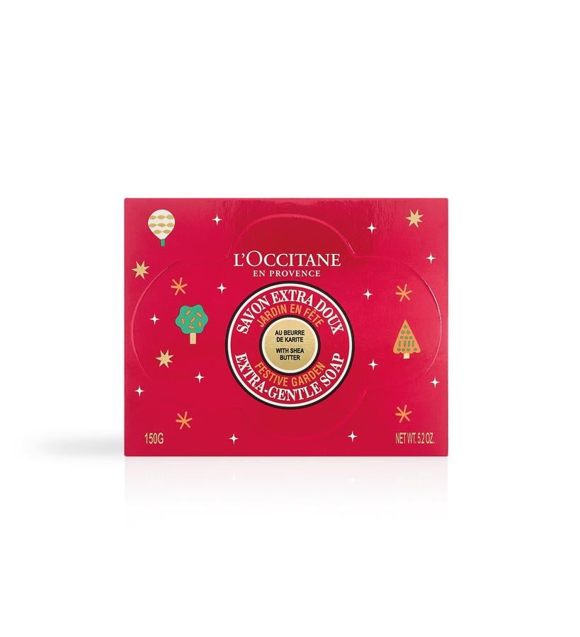 Si eres una apasionada de lo natural o la persona a la que vas a regalar es de gustos sencillos pero con un plus, acércate a alguna de las tiendas de L’Occitane y prepara una caja a tu antojo. Esta colección limitada tiene desde jabón hasta crema de manos, pasando por aceite perfumado o espuma de ducha. ¡Una delicia!  Colección Jardin en Fête de L’Occitane  (desde 8 €).