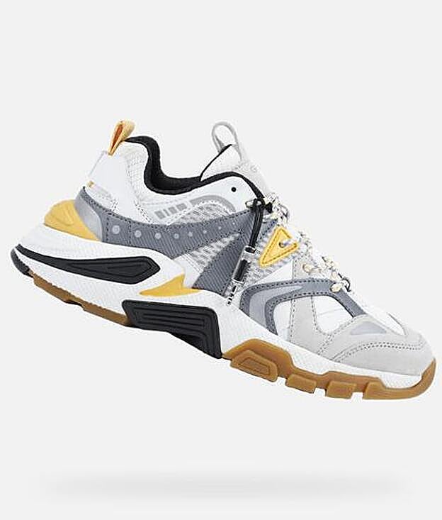 Laura Matamoros lleva el modelo T01 Phonica d ela firma Geox que está disponible en 5 colores más y en los números del 35 al 46.