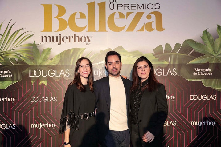 Patricia Muñoz, de Lancôme, con Pablo Valero y Carlota Plaza, de Coty.