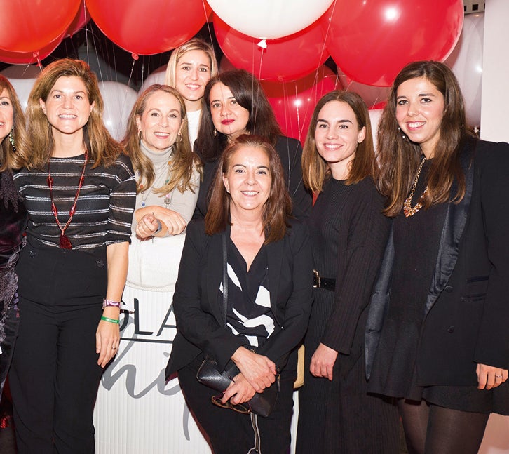 Belén Monroy, de Omnicom PR; Marta Ceballos, María Vaamonde, Eva Fernández y Rosana Pazos, de CMVocento; Blanca Bueno y Sandra Narro, de Olay.