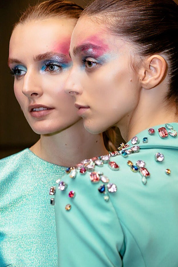 Imprescindibles: sombras multicolores en el desfile de Christian Siriano.