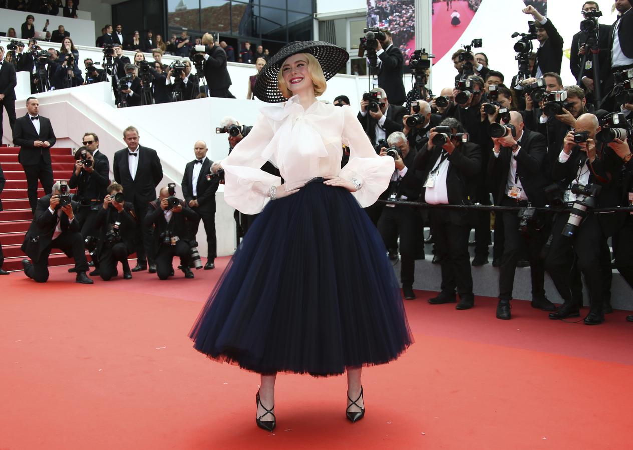 Elle Fanning ha sido una de las actrices del 2019 y no solo por sus papeles si no también por su paso por la alfombra roja. Este look de Dior ha sido calificado como el mejor de la historia de la alfombra roja.