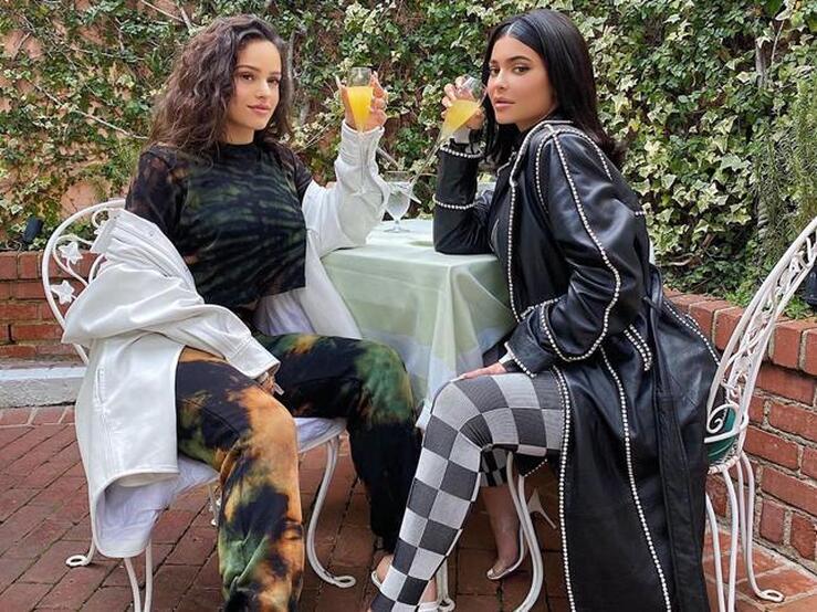 Fotos: Kylie Jenner y Rosalía no solo comparten mimosas, sino también armario