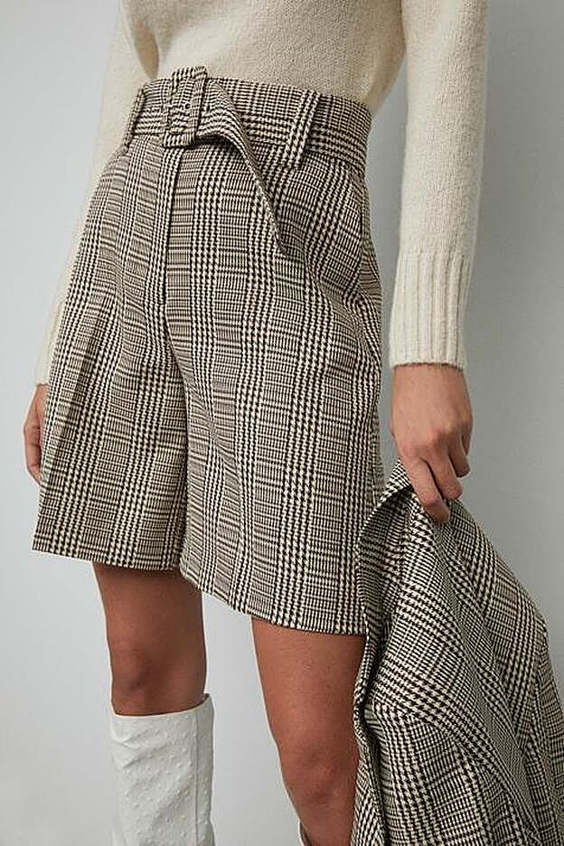 Las bermudas, que quedan por encima de la rodilla.