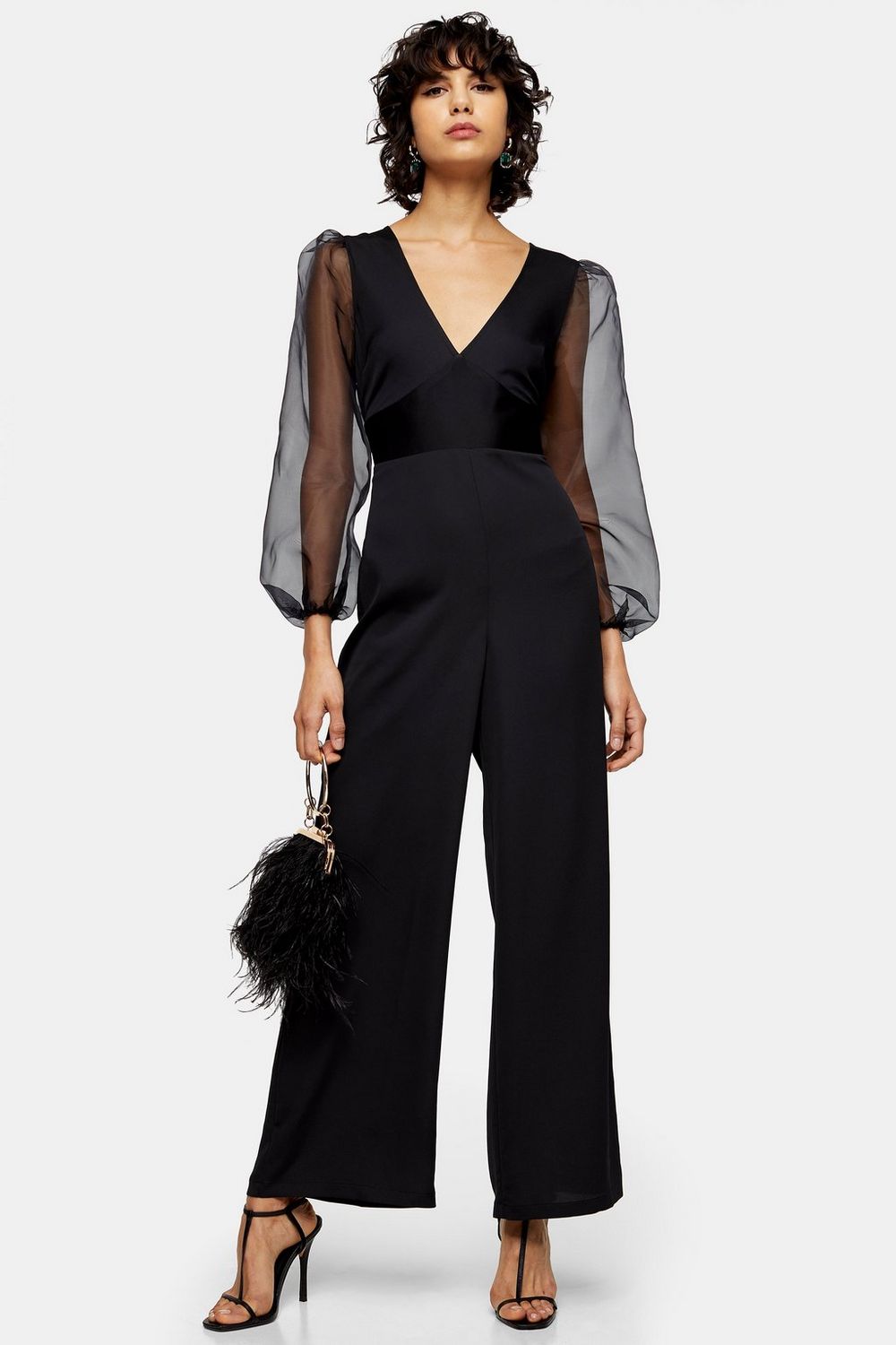 Mono largo con mangas de organza y escote a pico de TopShop. (68 euros).