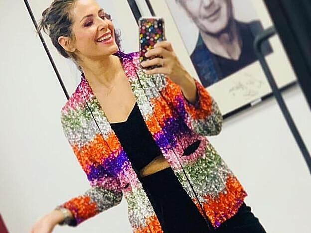 La chaqueta de Antik Batik roba todo el protagonismo al look