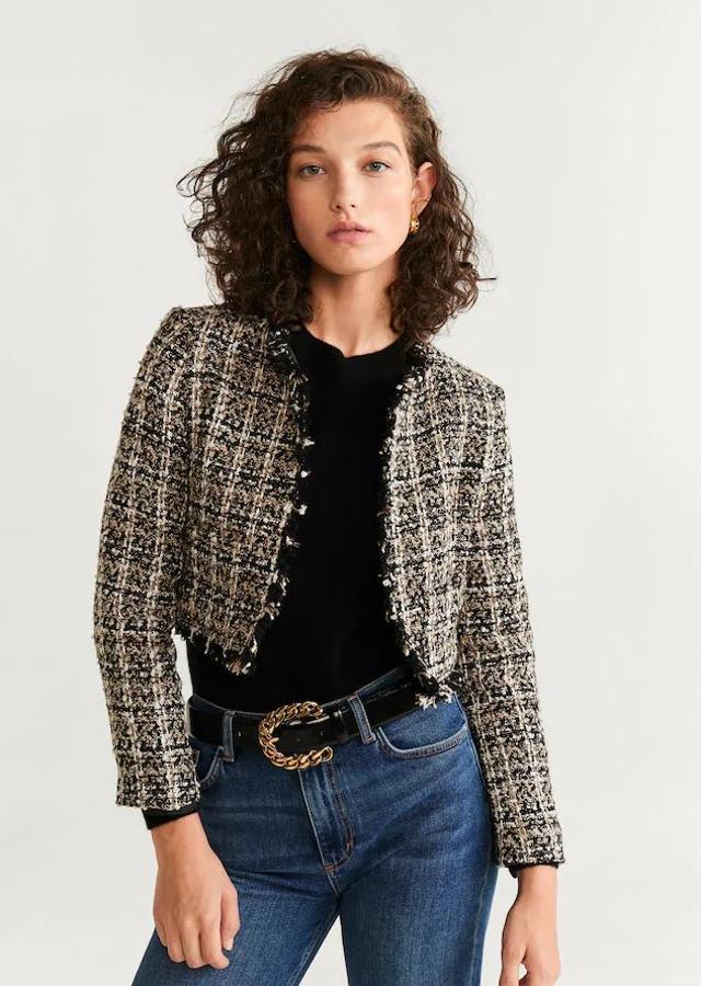 Chaqueta tweed corta de Mango (59,95 euros).