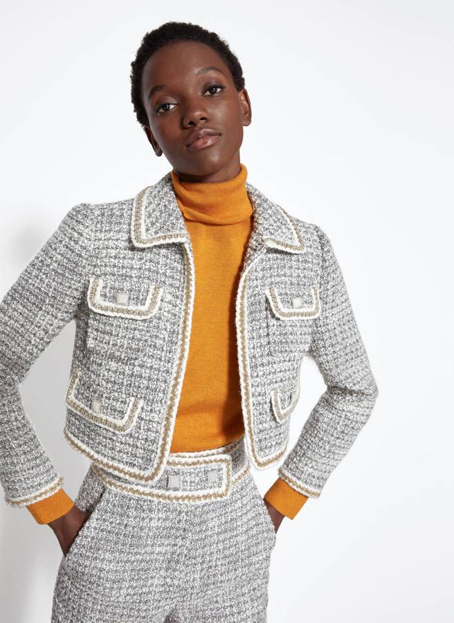 Chaqueta de tweed gris de Uterqüe (129 euros).