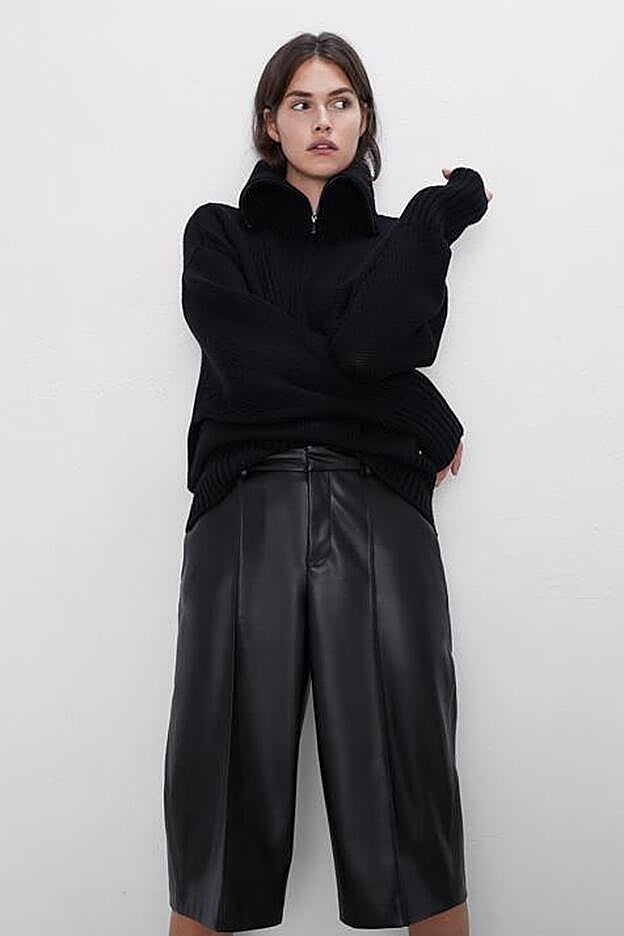 Las bermudas más perseguidas: de Zara, efecto piel y disponibles en marrón o negro.