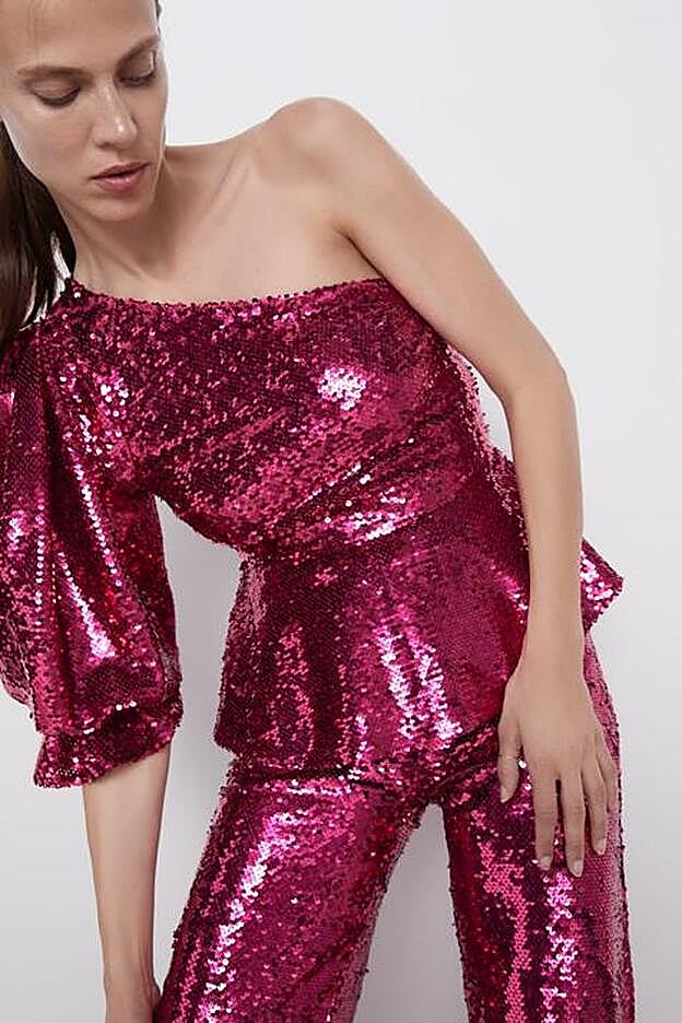 Topa simétrico de lentejuelas en color rosa fucsia de Zara.