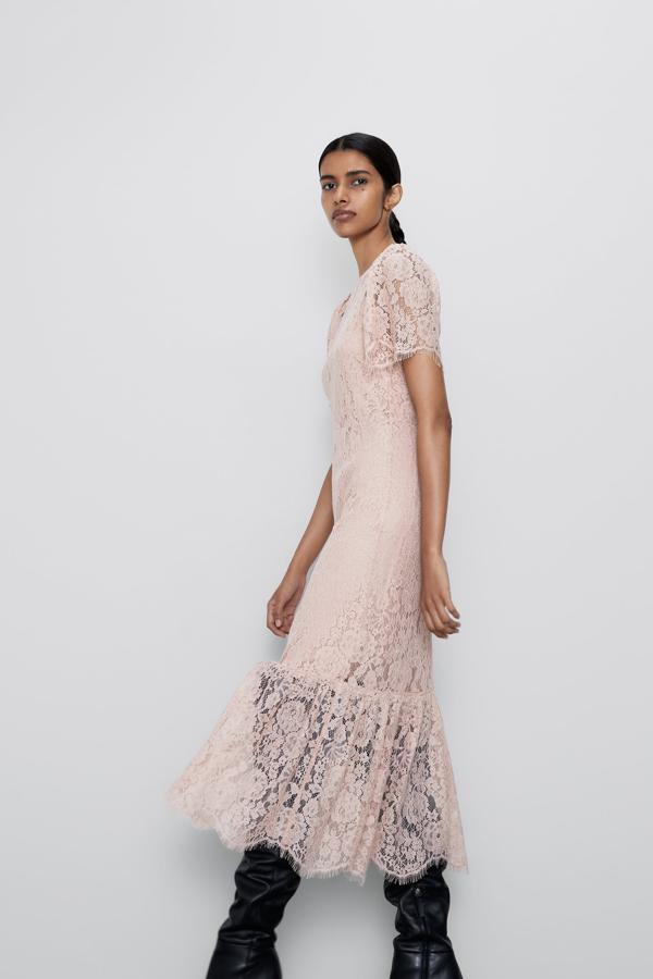 El encaje nunca falla y huir del negro y apostar por un tono pastel creará el efecto sorpresa que tanto nos gusta. Este cuesta 19,99 euros.