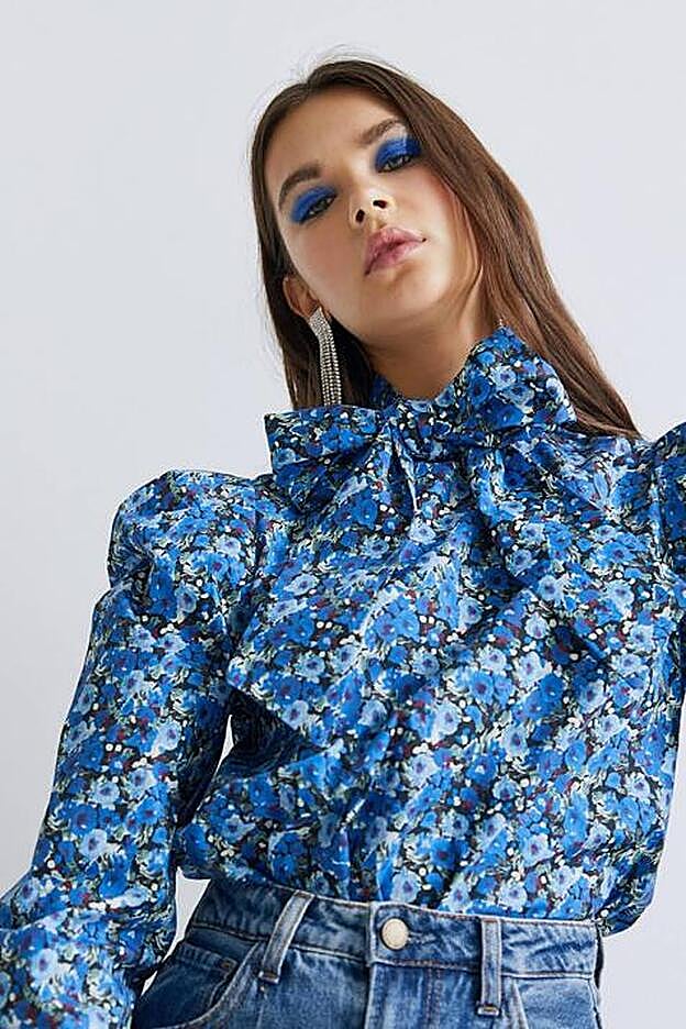 Esta es nuestra nueva blusa favorita de Stradivarius que necesitamos ya en nuestro armario porque todo apunta a que no va a llegar a rebajas.