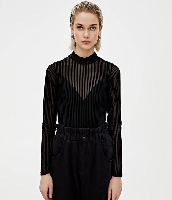 Body transparencia con franjas de Pull&Bear. (17,99 euros).