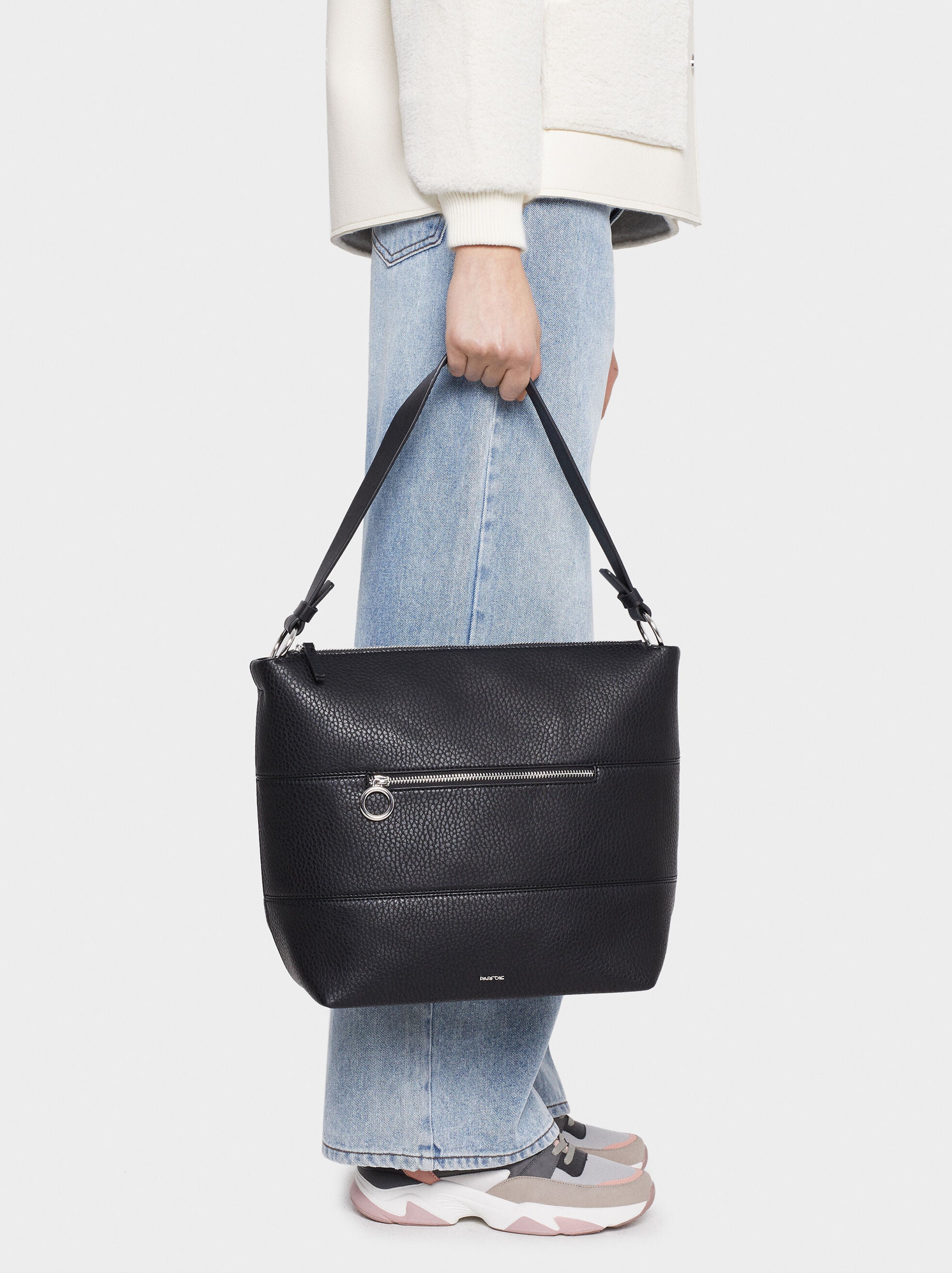 Bolso shopper negro de Parfois. (25,99 euros).