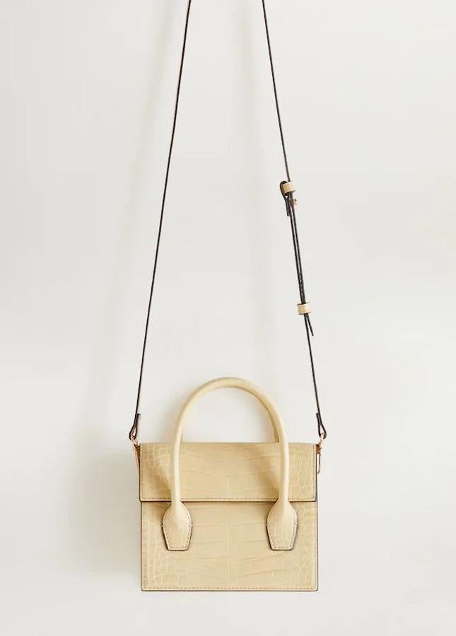 Mini bolso color vainilla rebajado de 22,99 euros a 15,99 euros.