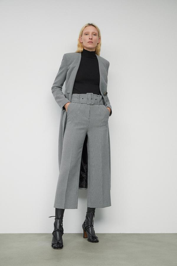 Pantalón estilo culotte de estampado de pata de gallo con cinturón a juego de Sfera (19,99 euros).