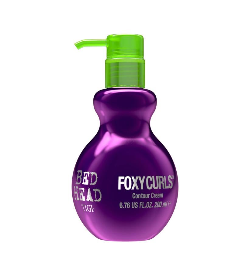 Una crema de acabado te permite definir y moldear los rizos, además de controlar el encrespamiento, manteniendo la disciplina en el peinado. Cuenta con un factor de fijación medio-alto, por lo que ayuda a estilizar los rizos siempre bajo un acabado natural, con movimiento y ligereza. (11,45 €).