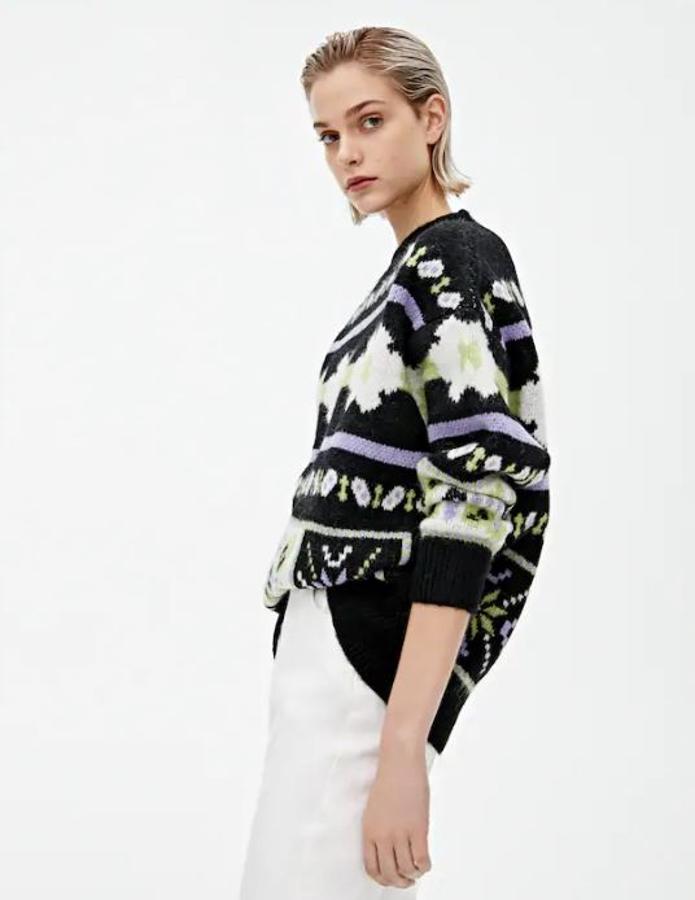 Otra vez apuesta noventera para este modelo de  Pull & Bear que cuesta 29,99  y es de nueva tenmporada.