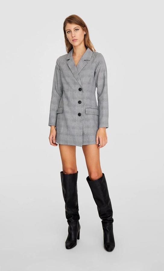 Mono tipo blazer de cuadros (15,99 euros).