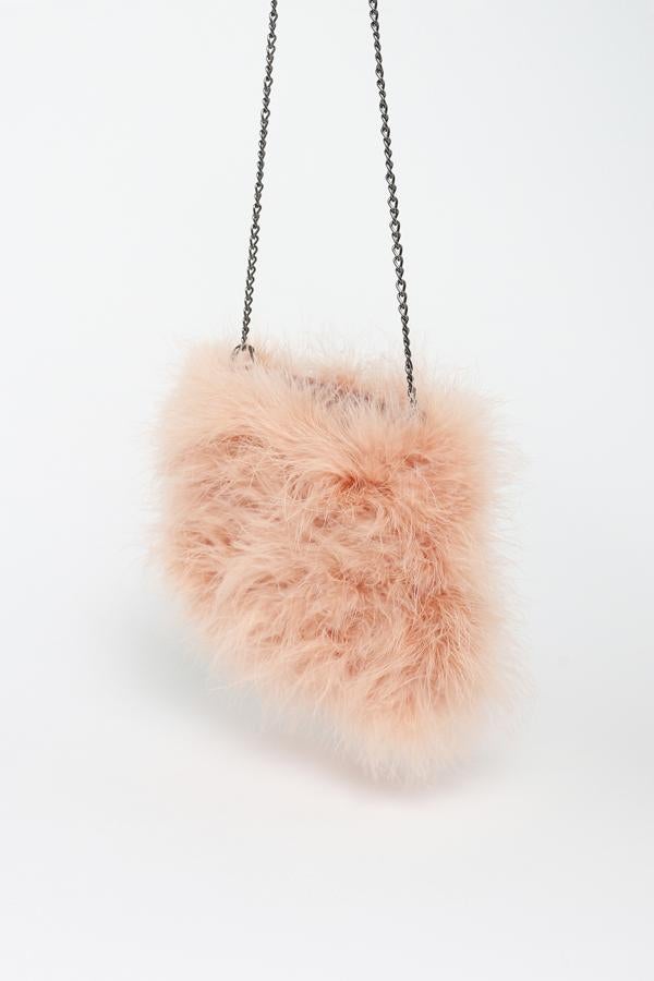 Suave y romántico. Si buscas el verdadero bolso de princesa, lo tienes en las rebajas de Sfera por solo 11,99 euros. En temporada estaba a 16,99.