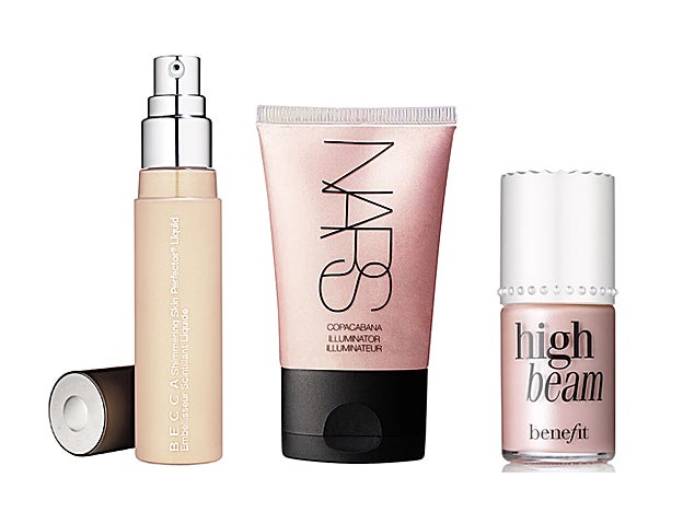 Shimmering Skin Perfector de Becca (39,95 €, en Seprhora). Iluminador Líquido Multiusos Coapacabana de Nars (32 €). High Beam de Benefit Cosmetics (19,95 €).