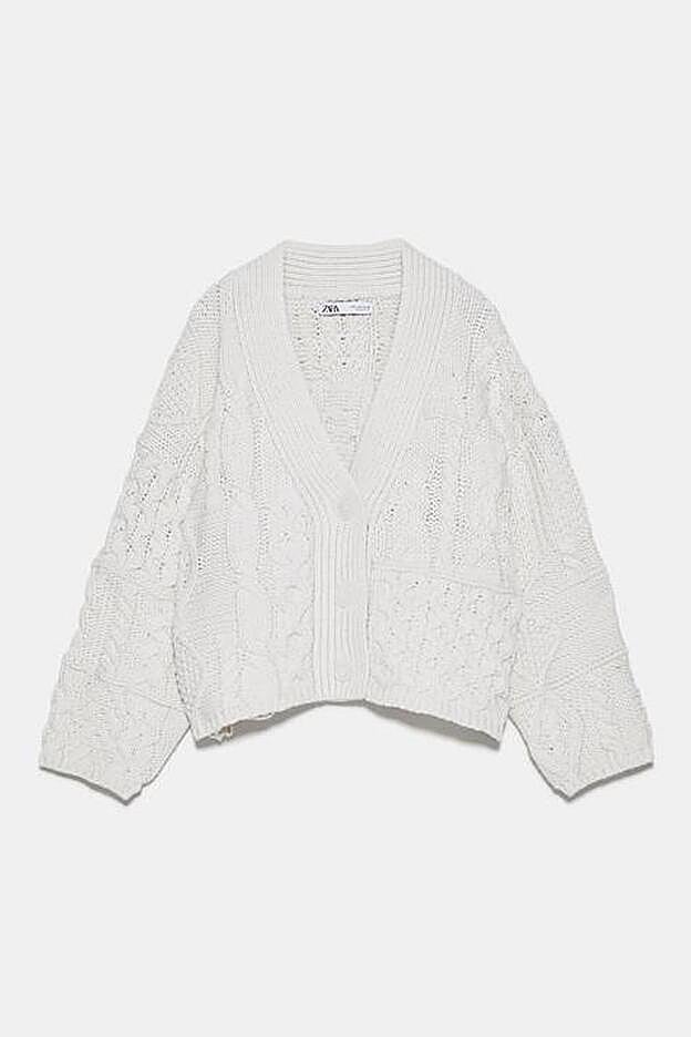 La chaqueta de punto de Zara que lleva Mery Turiel está disponible en Zara.