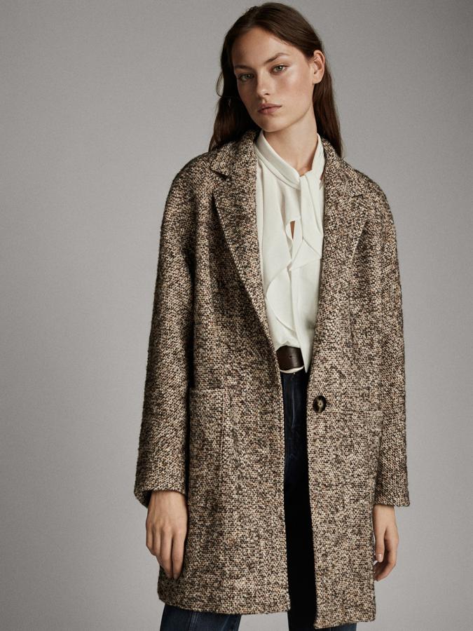 Abrigo corto jaspeado en tonos marrones, en temporada costaba 199 euros y con la rebaja se ha quedado en 129.