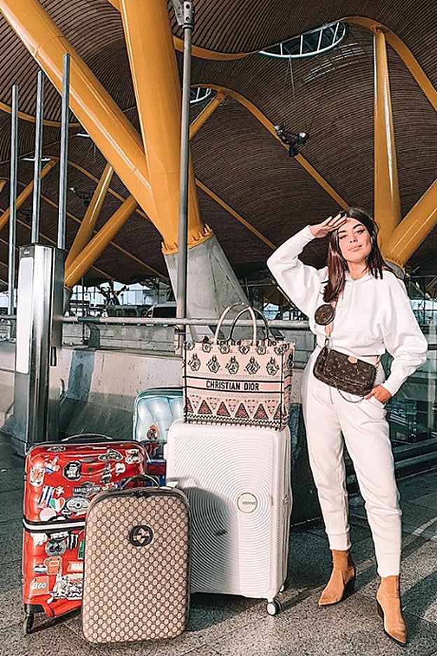 Algunas de las maletas que componen el extenso equipaje de Dulceida.