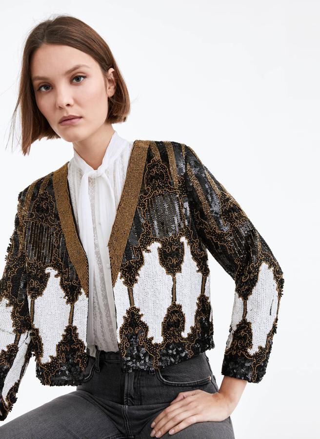 Chaqueta bordada con abalorios y lentejuelas de Uterqüe. Costaba 199 euros y está rebajada a 119 euros.