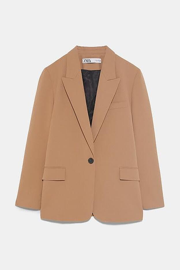 La blazer de Zara de rebajas que ha llevado Alexandra Pereira.