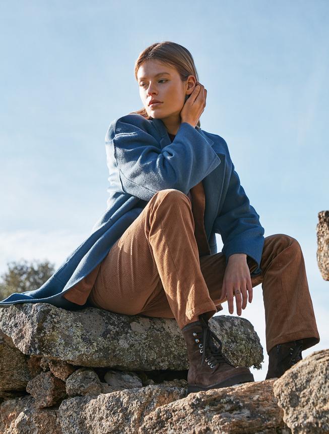 Total look Lloyd's y botas de Gloria Ortiz en El Corte Inglés.